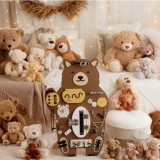 Activity board není jen krásná dřevěná deska s hejblátky – je to svět plný objevů, který rozvíjí dětskou zvídavost, jemnou...