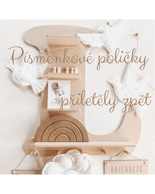 Na vaše přání jsou zpět! 🤍 Naše oblíbené písmenkové poličky se vrací do nabídky a my se nemůžeme dočkat, až znovu rozsvítí...